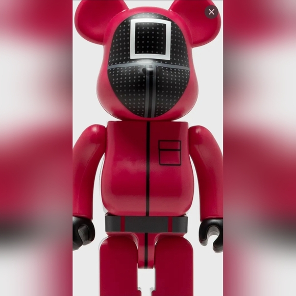 BEARBRICK X Squid Games Guard Square 400% ONLY - Picture 1 of 4
